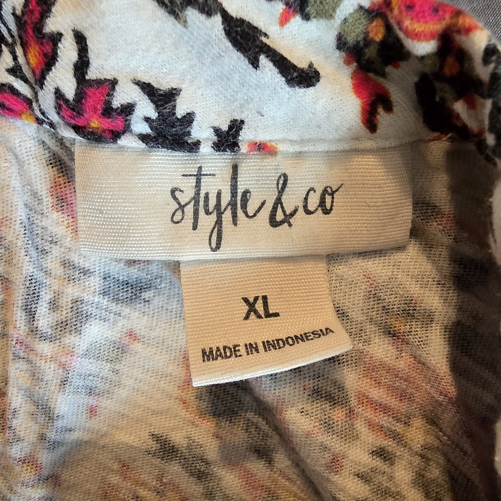 Floral Print Women's Top - Picture 2 of 4